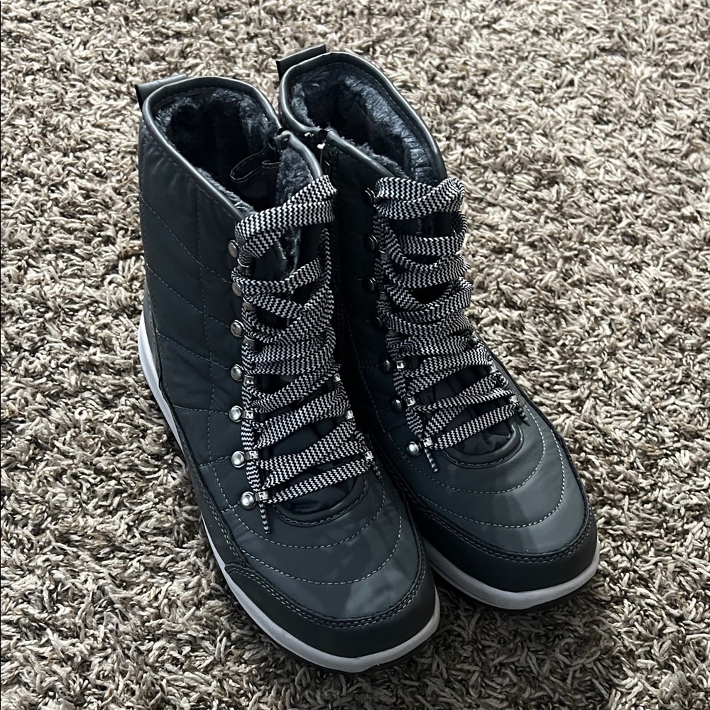 Weatherproof Women's Black and Gray Boots